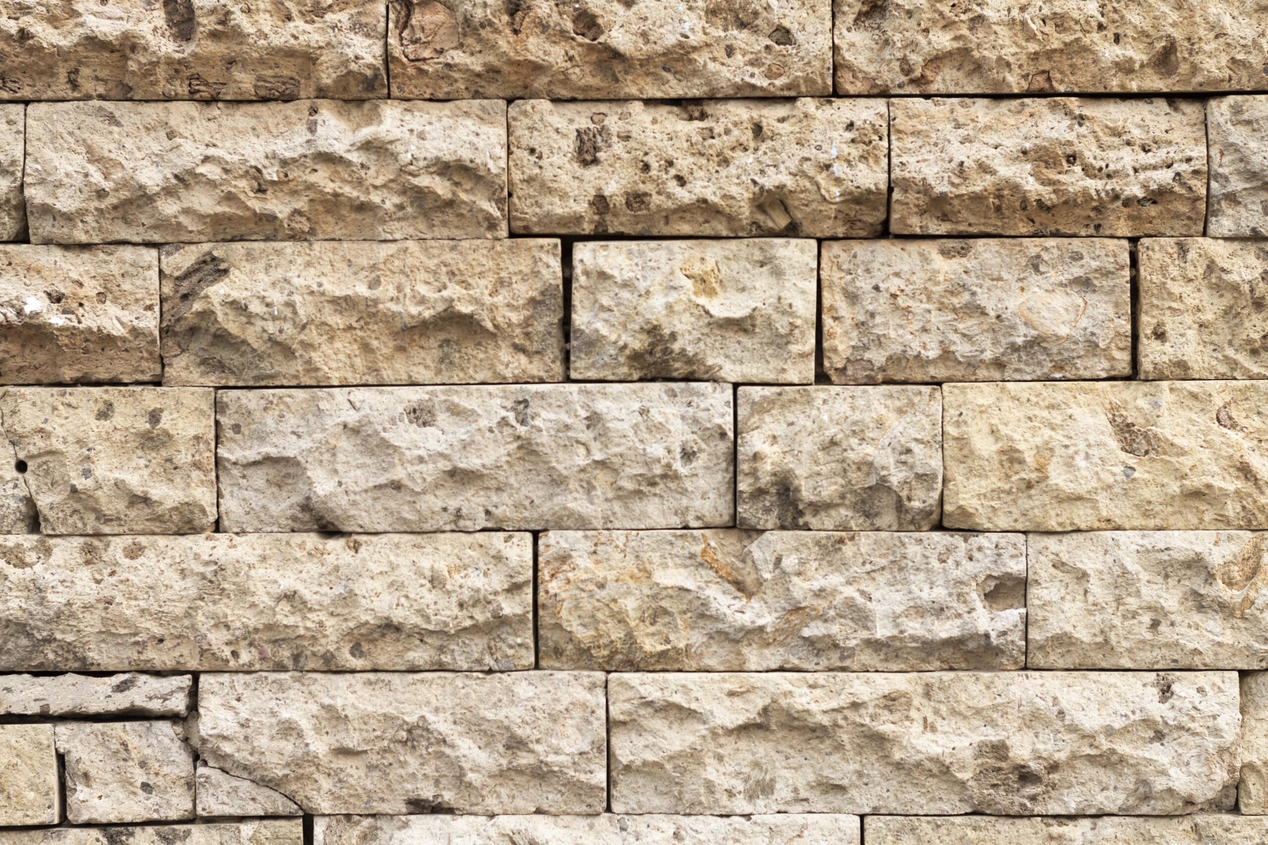 pared-de-ladrillo-antiguo-en-calles-urbanas